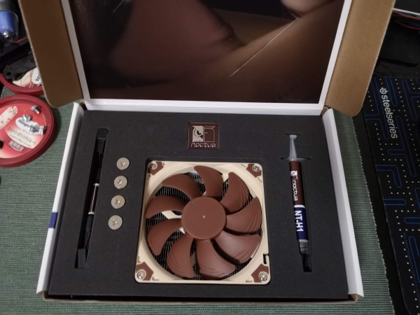 noctua NH-L9a-AM4。めっちゃ豪華な梱包だ