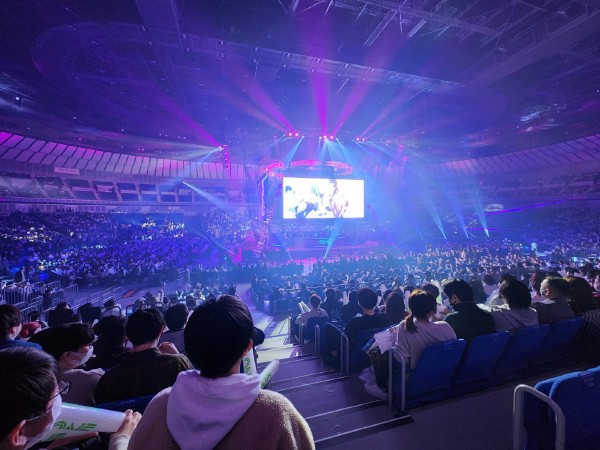 横浜アリーナはゆったりめの座席配置なので群衆感はSSAのほうがあったが、これでも1.3万人規模とのこと
